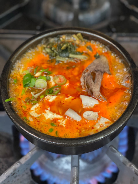 Tofu intestine Seolleongtang 곱창 순두부설렁탕
